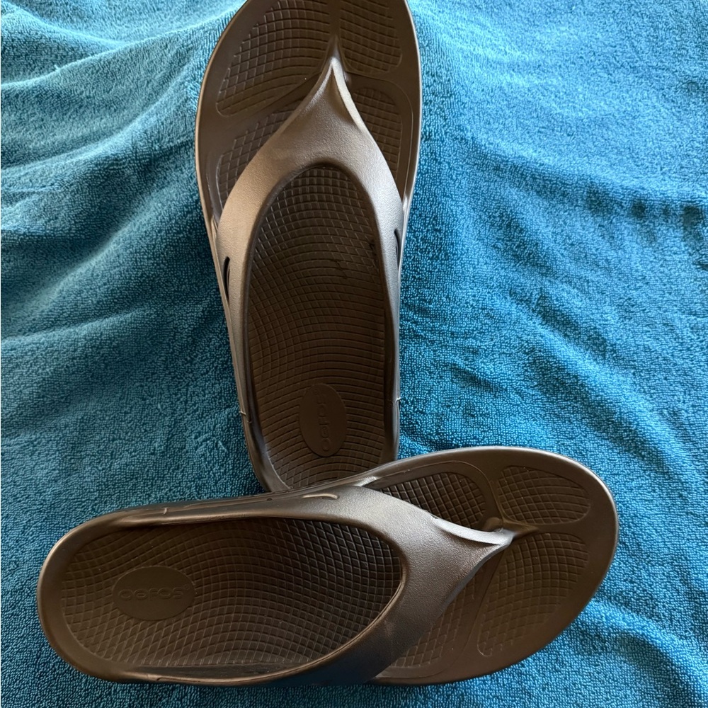 OOFOS Men’s Black Sandals
